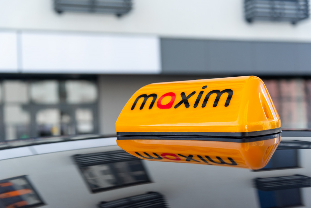 Сервис «Максим» отключил заказ такси по СМС
